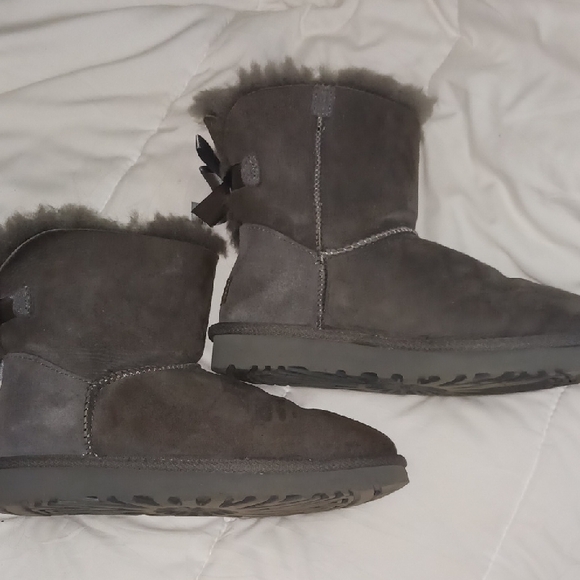UGG Mini Bailey Bow Ankle Boot 7 - Picture 1 of 6